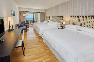 Woonvoorbeeld familiekamer met zeezicht