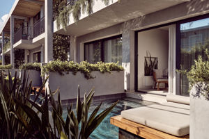 Woonvoorbeeld junior suite met prive zwembad