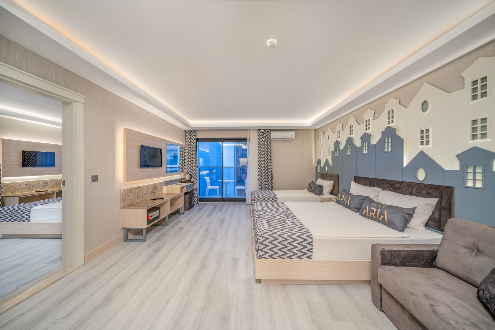 Aria Resort Hotel slide 5