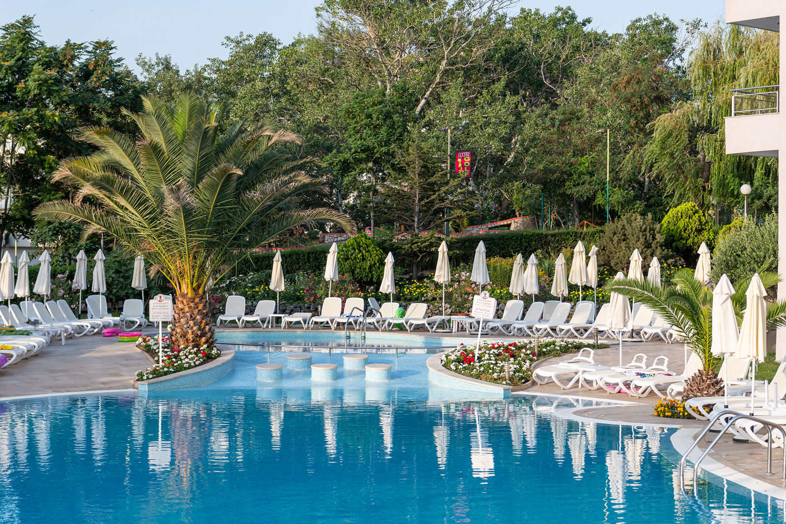 Sentido Neptun Beach slide 2