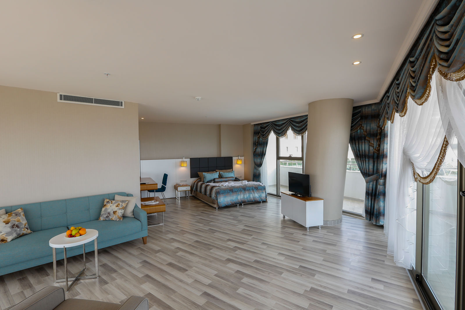 Xoria Deluxe Hotel slide 3