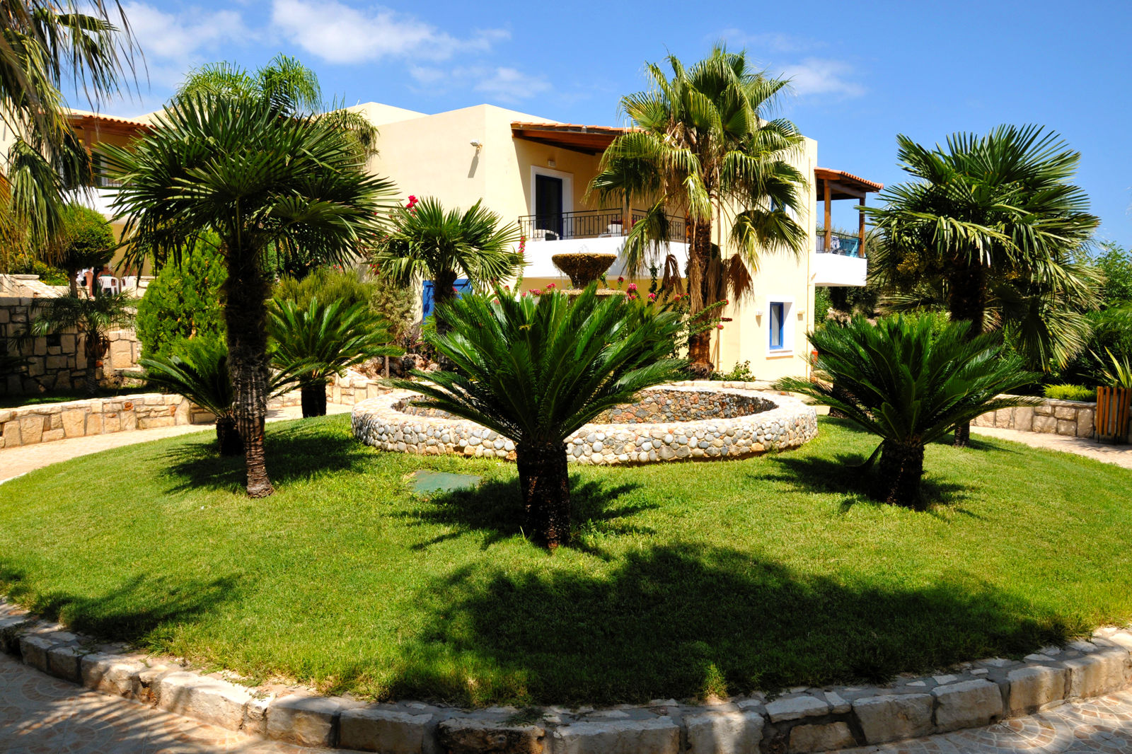 Sylvia Hotel slide 2