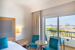 2 persoonskamer standaard met zwembadzicht