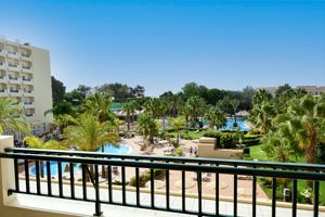 2 persoonskamer standaard met zwembadzicht