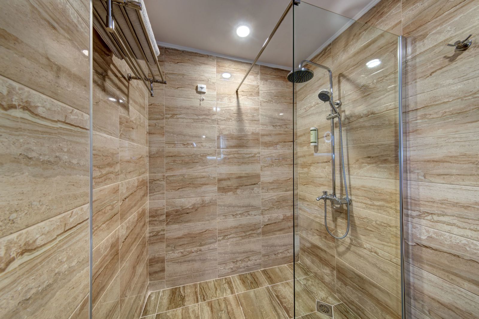 Maria Palace slide 4