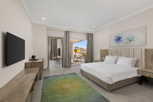 Woonvoorbeeld familiekamer premium zwembadzicht