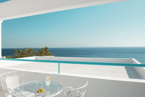 Woonvoorbeeld familiekamer met zeezicht