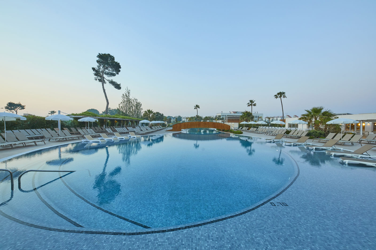 Tonga Tower Design Hotel slide 4