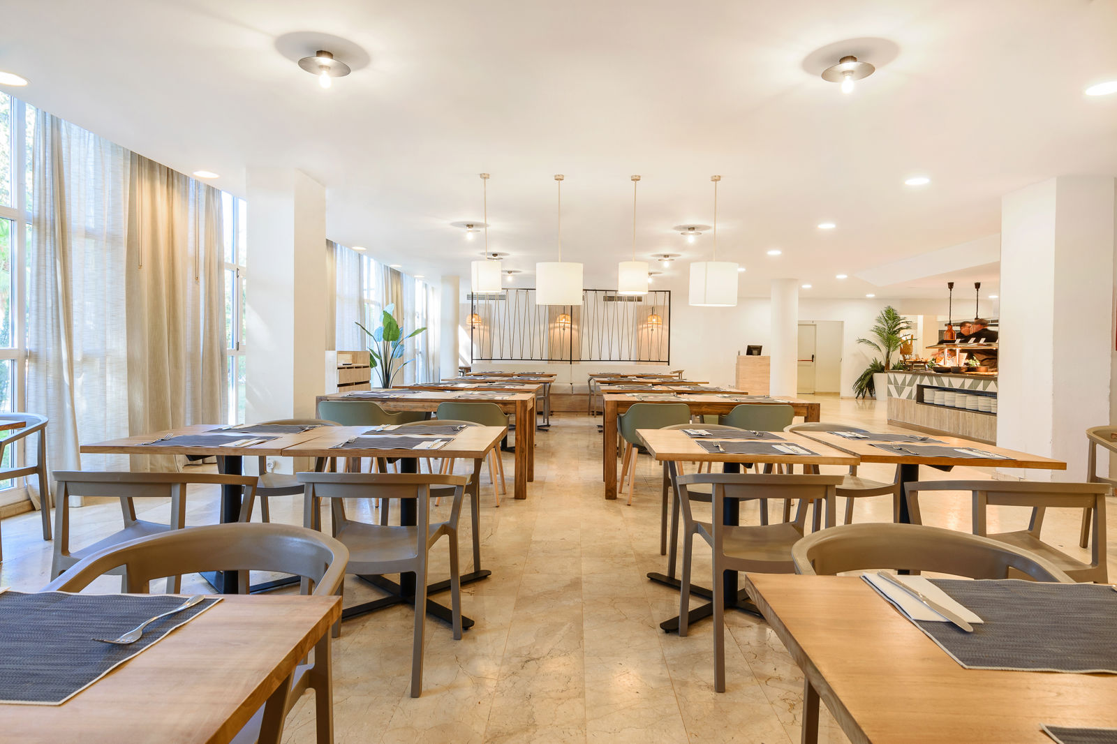 Fergus Club Palmanova Park slide 5