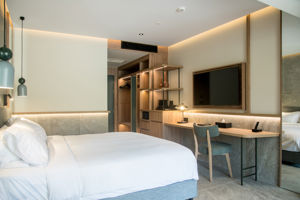 Woonvoorbeeld standaardkamer tuinzicht en bubbelbad