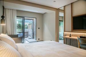 Woonvoorbeeld standaardkamer tuinzicht en bubbelbad