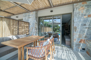 Woonvoorbeeld standaardkamer tuinzicht en prive zwembad