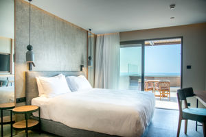 Woonvoorbeeld standaardkamer zeezicht en bubbelbad