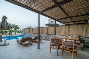 Woonvoorbeeld petite suite met zeezicht en prive zwembad