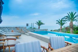 Woonvoorbeeld sanctuary suite met zeezicht en prive zwembad