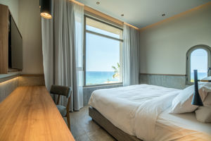 Woonvoorbeeld signature suite met zeezicht en bubbelbad