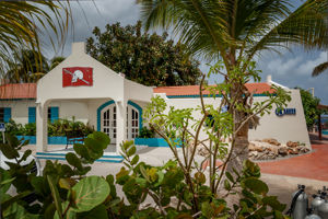 Captain Don's Habitat