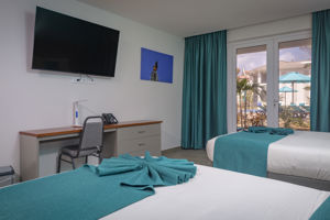 Woonvoorbeeld deluxe kamer met tuinzicht