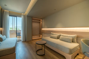 Woonvoorbeeld standaard familiekamer tuinzicht