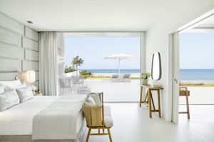 Woonvoorbeeld deluxe bungalow suite beach front met 2 slaapkamers