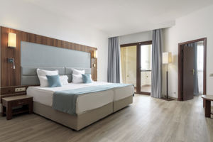 Woonvoorbeeld familiekamer met zeezicht