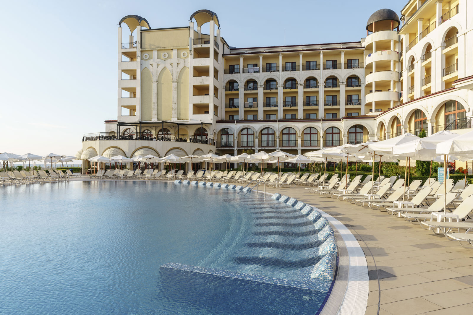 Alua Helios Bay slide 1