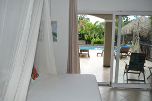 Woonvoorbeeld Superior kamer, zwembad-/tuinzicht