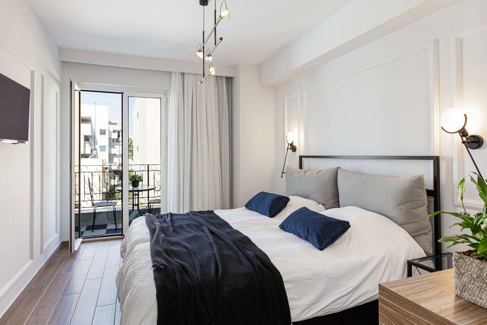 Jo - An Palace slide 3