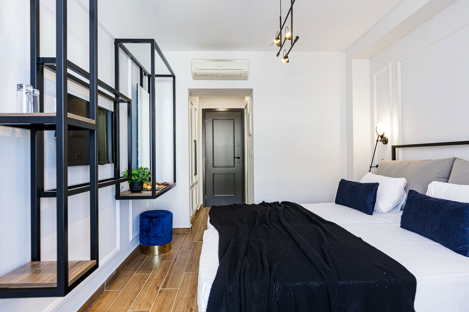 Jo - An Palace slide 5