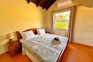 Woonvoorbeeld 4-kamer bungalow, zwembad-/tuinzicht