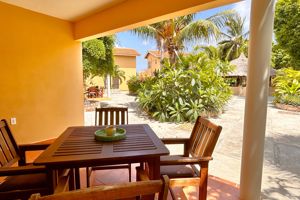 Woonvoorbeeld 4-kamer bungalow, zwembad-/tuinzicht