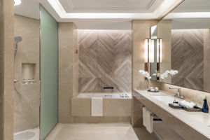 Woonvoorbeeld familiekamer met zeezicht