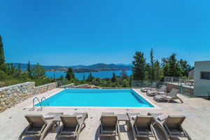 Woonvoorbeeld 4-kamervilla Type 1 met privezwembad