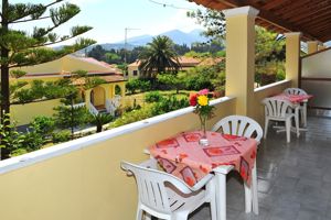 Feeloxenia Apartments