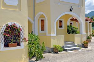 Feeloxenia Apartments