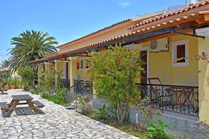 Feeloxenia Apartments