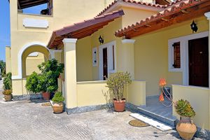 Feeloxenia Apartments