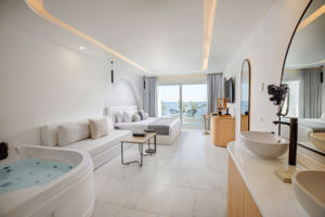 Woonvoorbeeld deluxekamer met bubbelbad