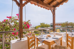 Maria Studios & Apartment