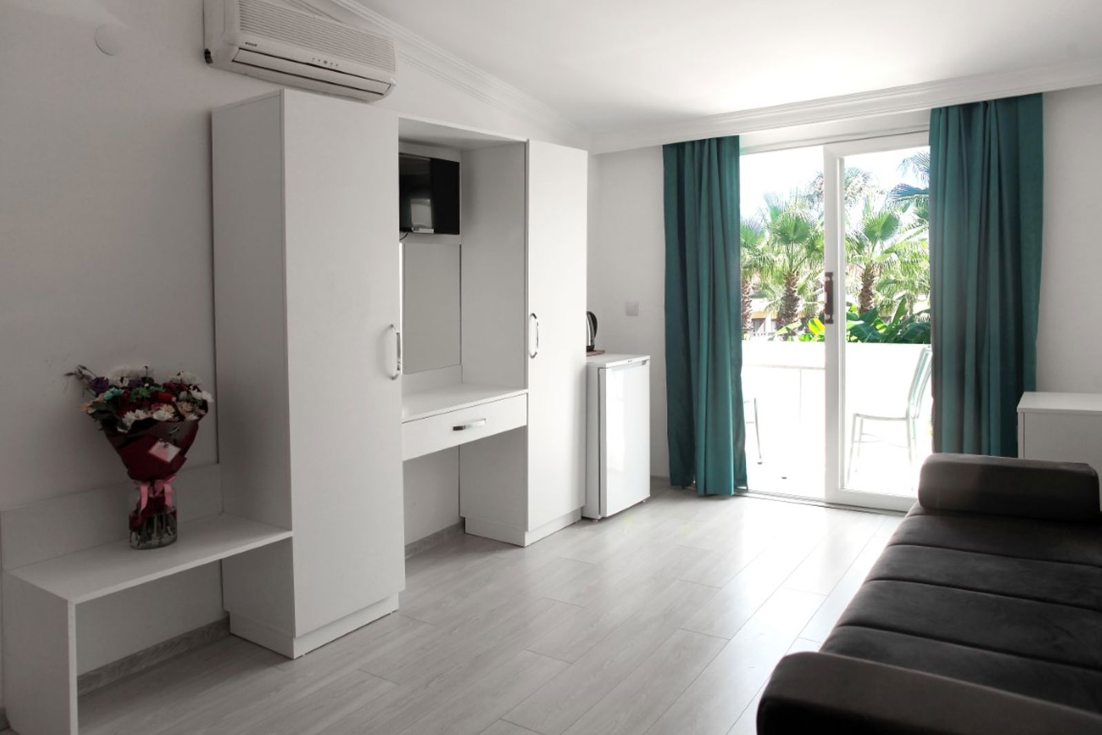 Navy Boutique Hotel slide 2