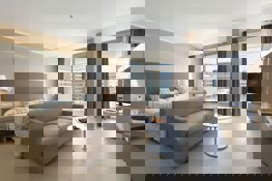 Woonvoorbeeld junior suite zwembadzicht