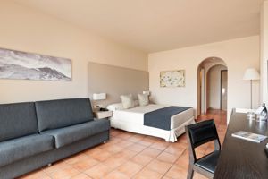 Woonvoorbeeld Familiekamer zwembadzicht