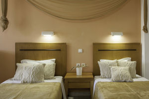 Fly & Go Vickys Studios