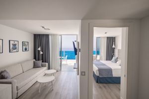 Woonvoorbeeld familiekamer suite zeezicht & gedeeltelijk zeezicht