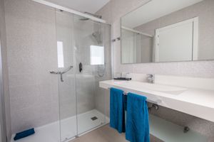 Woonvoorbeeld familiekamer suite zeezicht & gedeeltelijk zeezicht