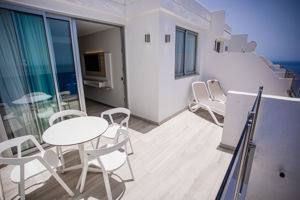 Woonvoorbeeld familiekamer suite gedeeltelijk zeezicht