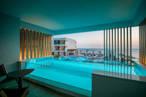 Woonvoorbeeld Dazzling blue kamer met dompelbad