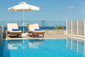 Woonvoorbeeld juniorsuite beach front met prive zwembad