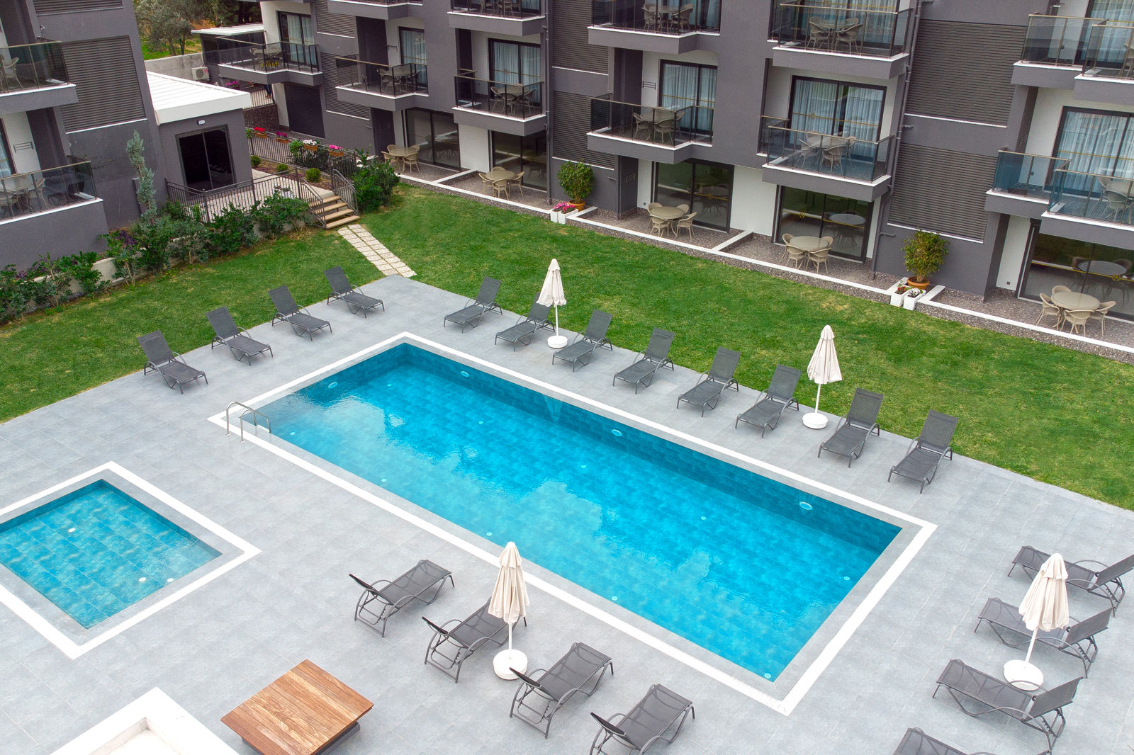 A Suite Side slide 2