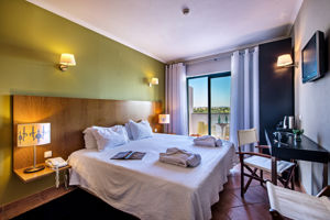 Fly & Go Vale d'el Rei Suites & Villa's Hotel